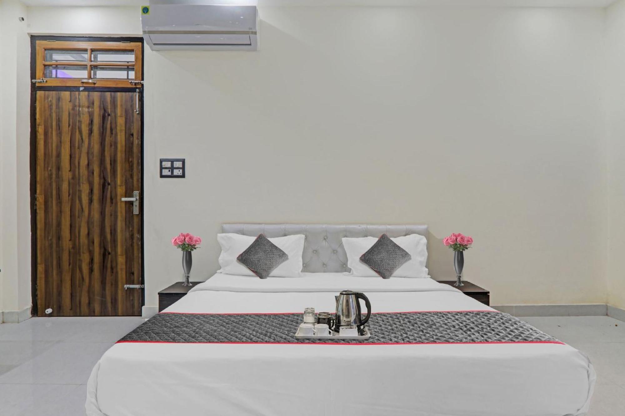 Townhouse Relax Inn Chinhat Dış mekan fotoğraf