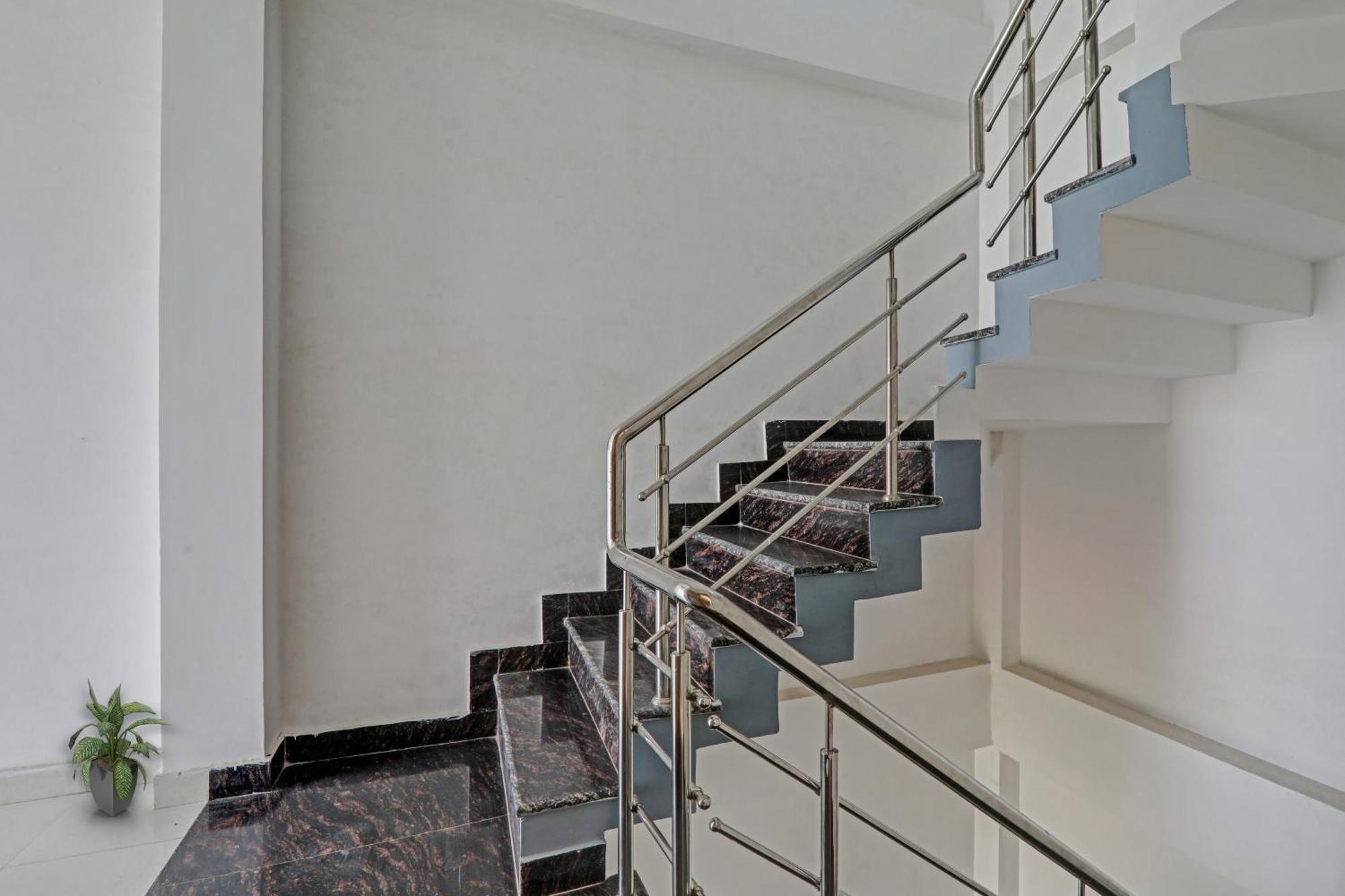 Townhouse Relax Inn Chinhat Dış mekan fotoğraf