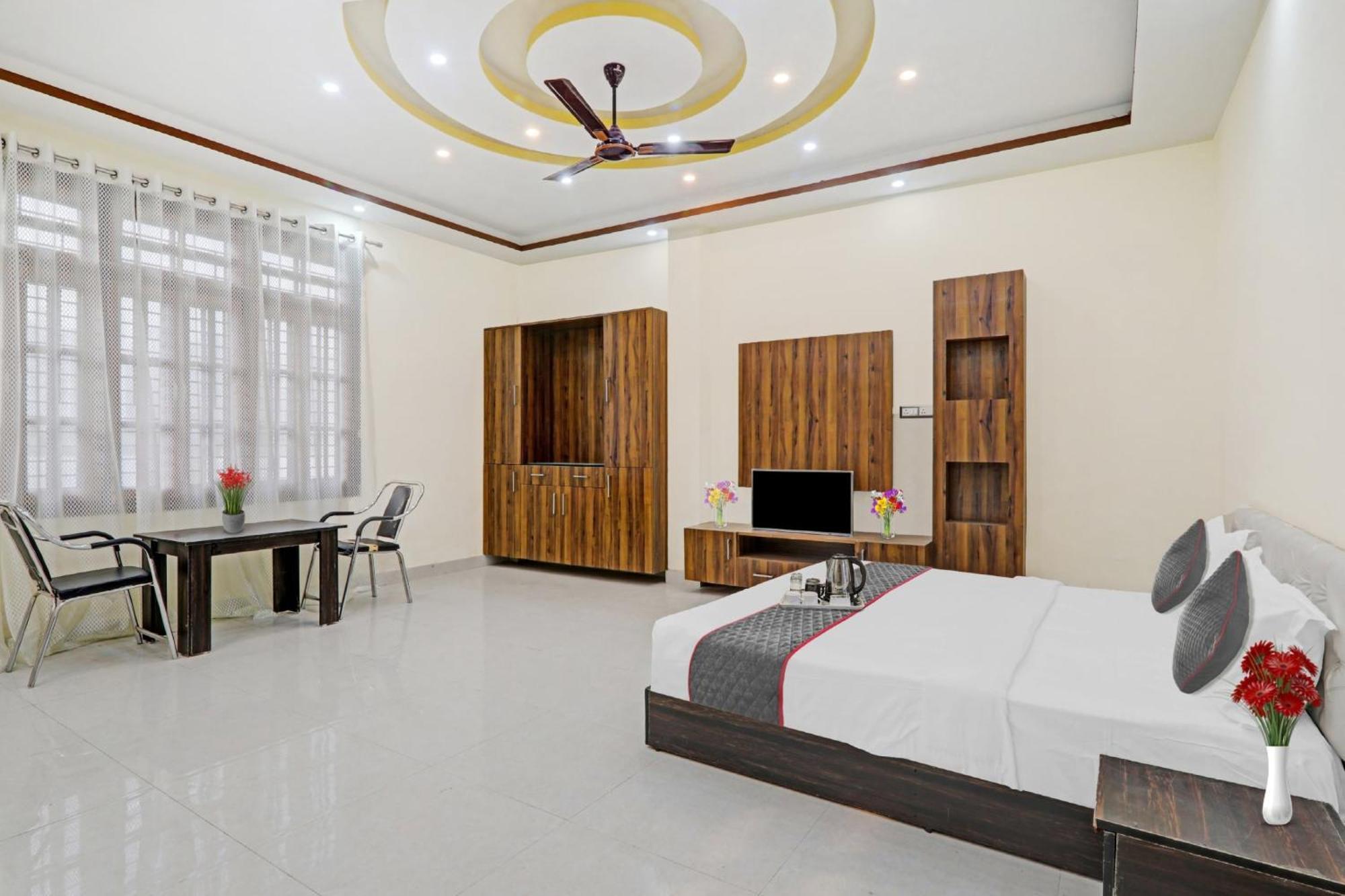 Townhouse Relax Inn Chinhat Dış mekan fotoğraf