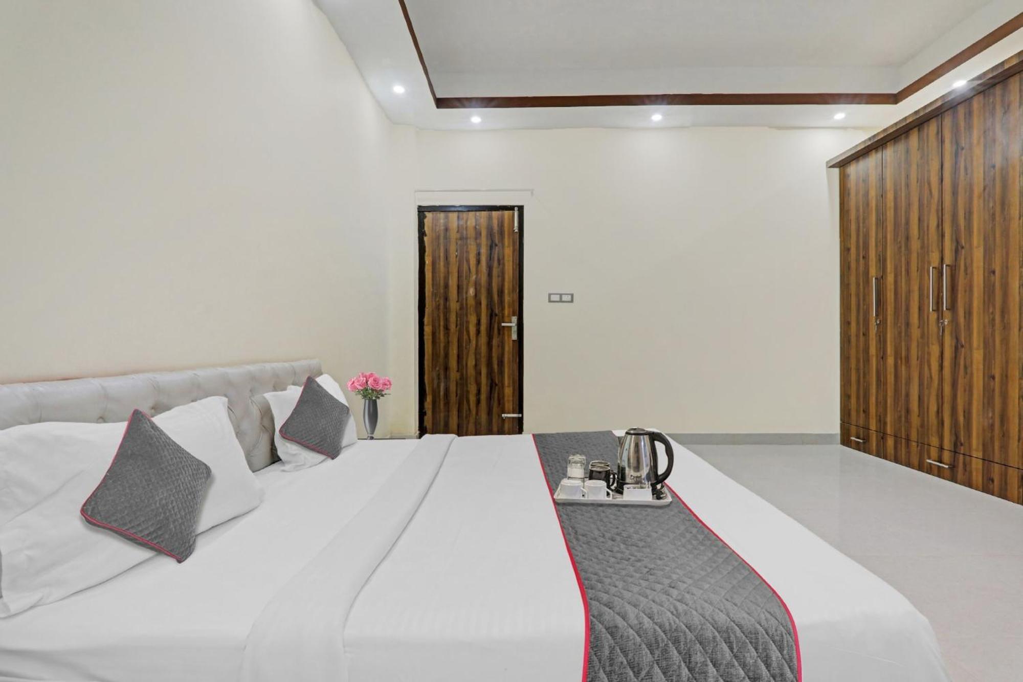 Townhouse Relax Inn Chinhat Dış mekan fotoğraf