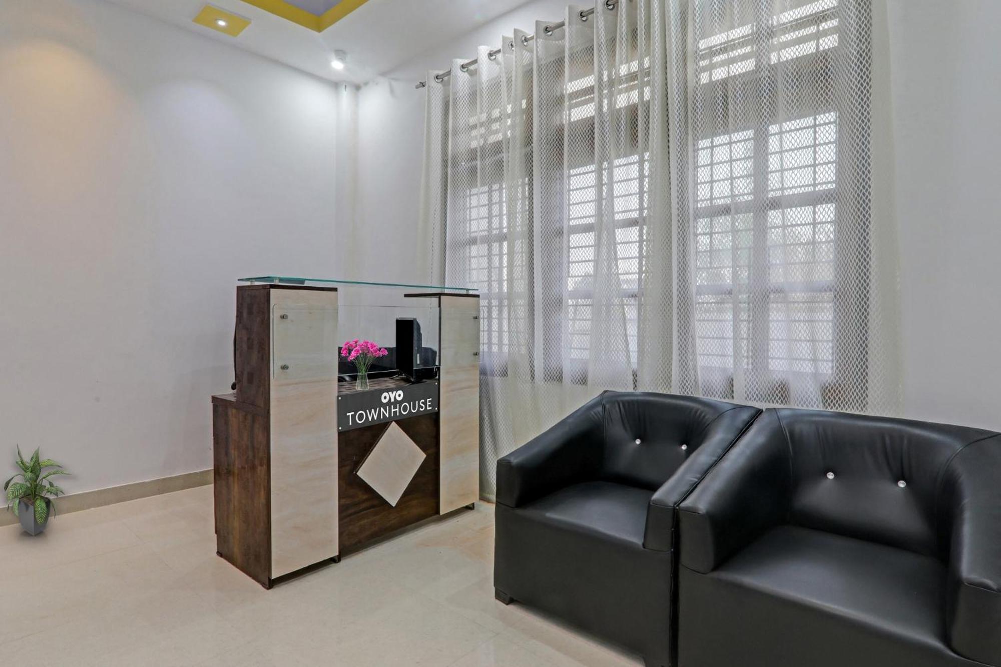 Townhouse Relax Inn Chinhat Dış mekan fotoğraf