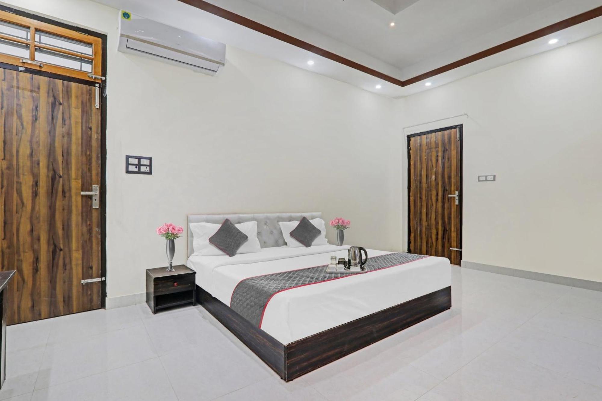 Townhouse Relax Inn Chinhat Dış mekan fotoğraf
