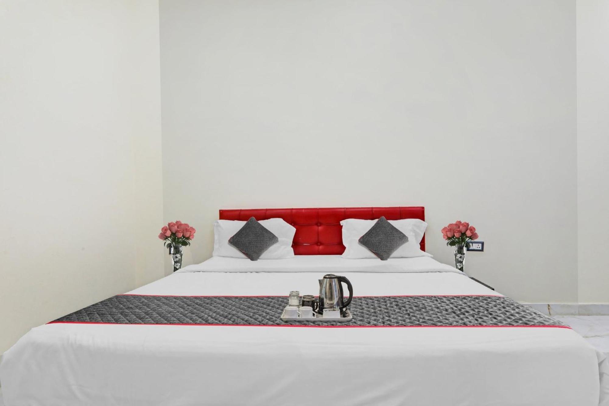 Townhouse Relax Inn Chinhat Dış mekan fotoğraf