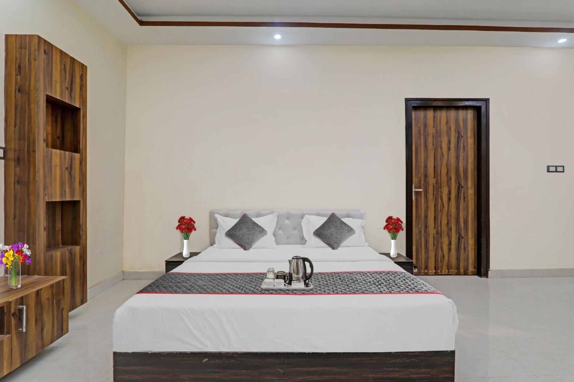 Townhouse Relax Inn Chinhat Dış mekan fotoğraf