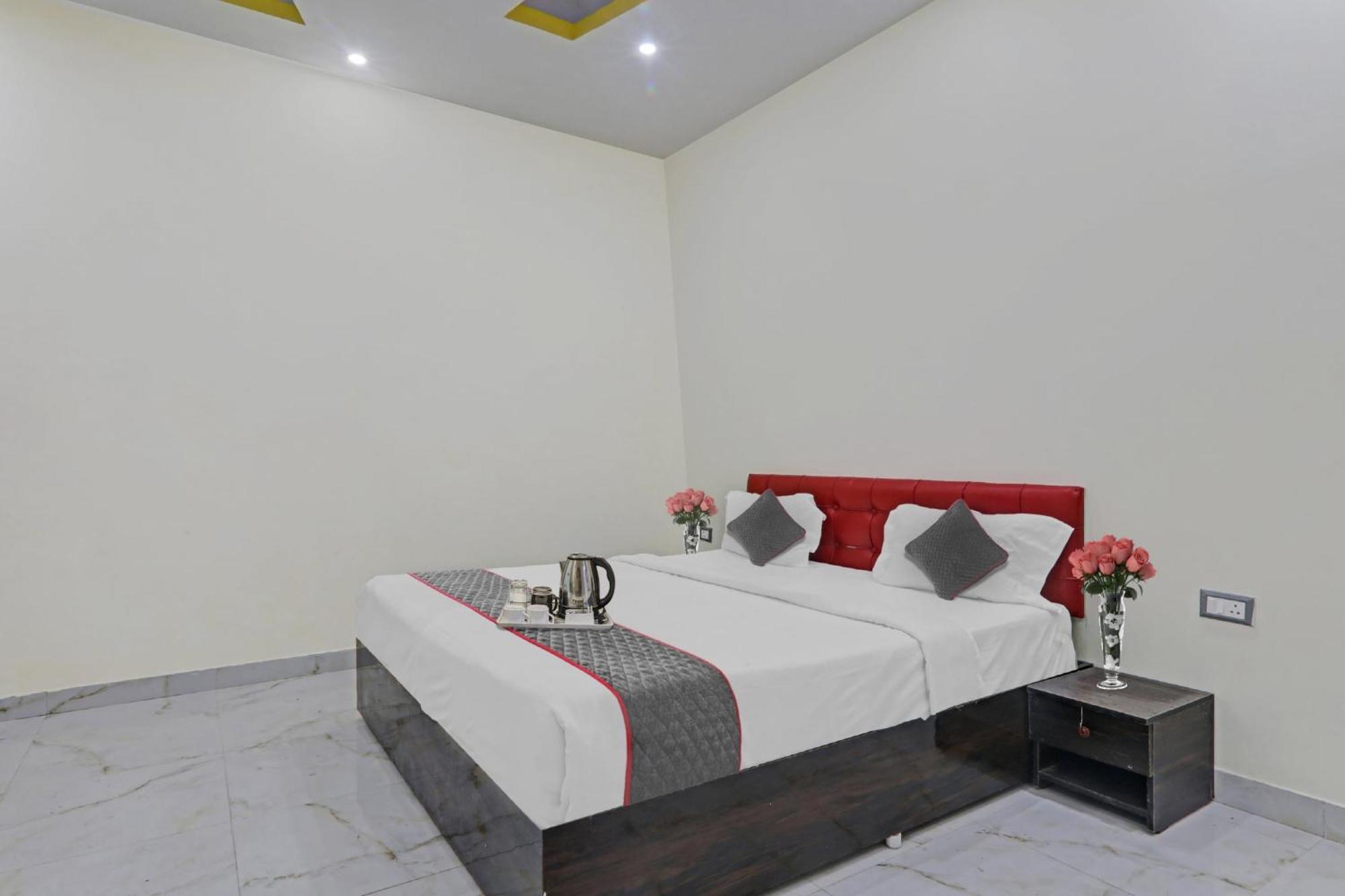 Townhouse Relax Inn Chinhat Dış mekan fotoğraf