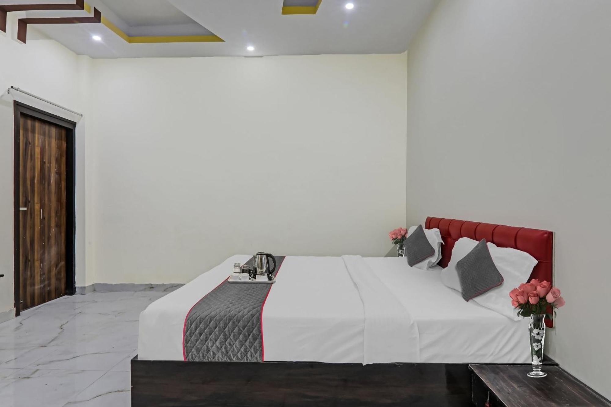 Townhouse Relax Inn Chinhat Dış mekan fotoğraf