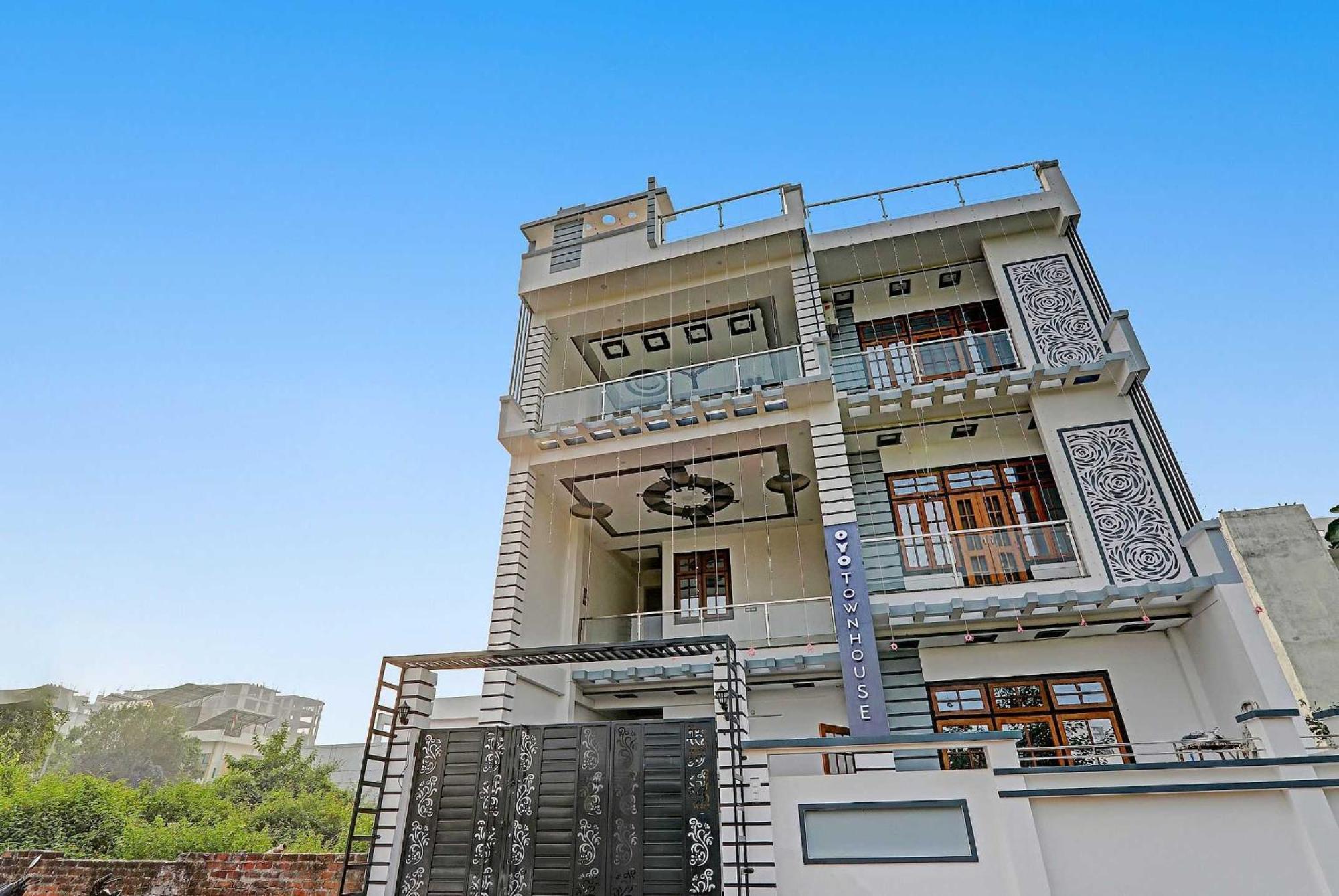 Townhouse Relax Inn Chinhat Dış mekan fotoğraf