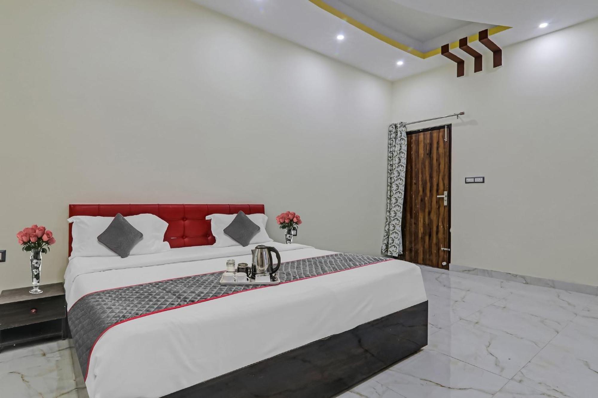 Townhouse Relax Inn Chinhat Dış mekan fotoğraf